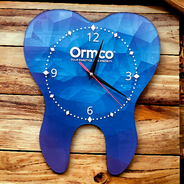 Часы настенные с логотипом компании Ormco, прозрачный полистирол 3мм.