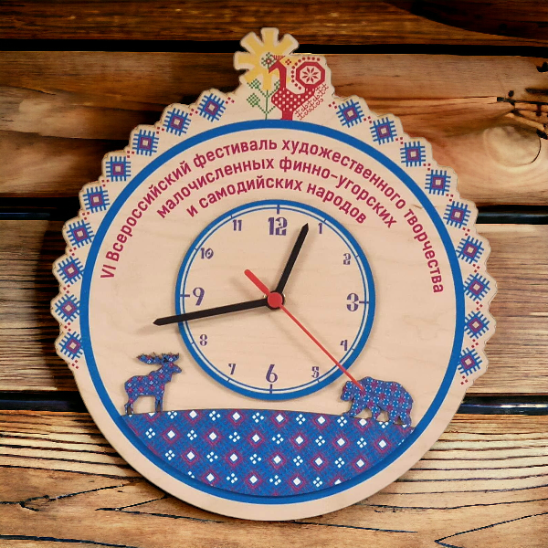 Настенные часы с логотипом выполненные из фанеры с уф-печатью