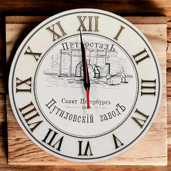 Оригинальные часы с логотипом и объемными элементами