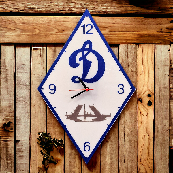Часы из молочного акрила с печатью логотипа.